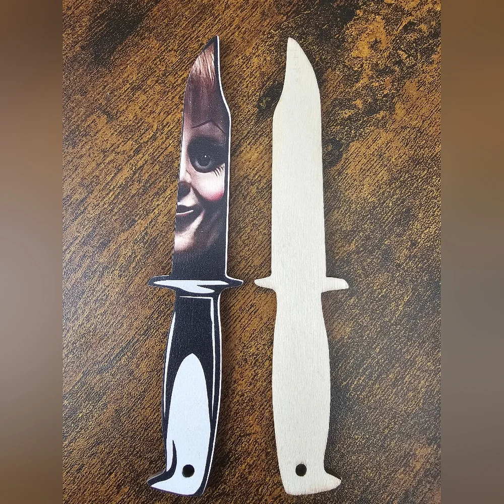 Horror-Themed Wooden Knife Car Accessory - Picture 4 of 9